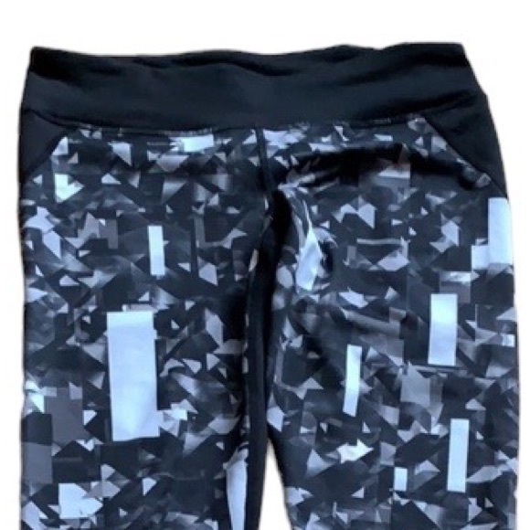 🏃♀️3/$10! Under Armour Womens Fitted Black & White Heatgear Leggings - Picture 4 of 9